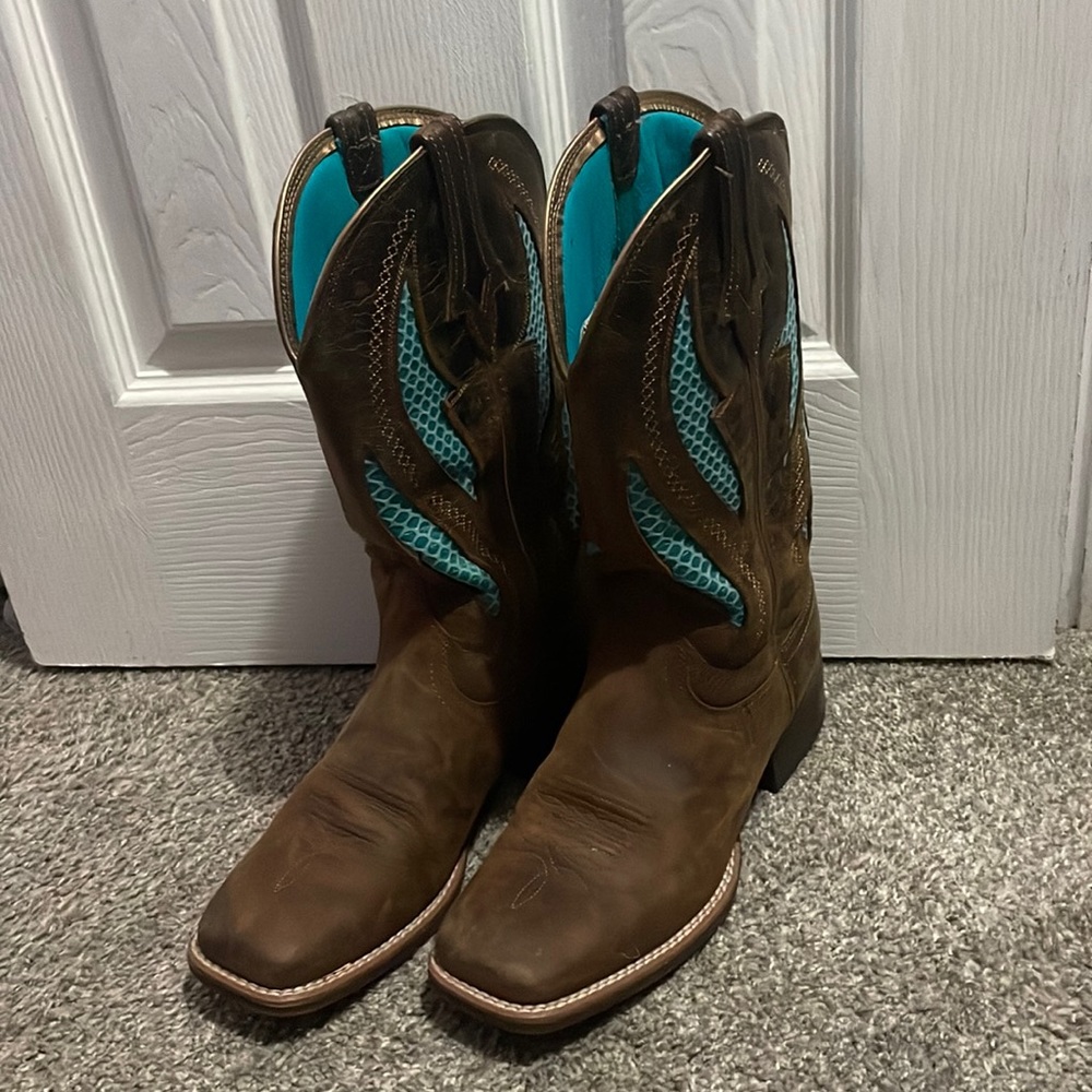 Ariat square toe boots, US size 8.5 B, barely worn